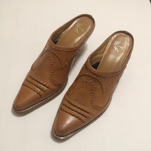 White Mountain Bronco mules